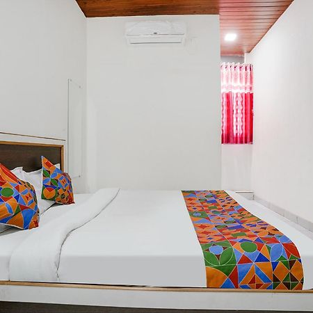 Fabexpress Sai Lodging I - Nr Nashik Railway Station Exteriör bild