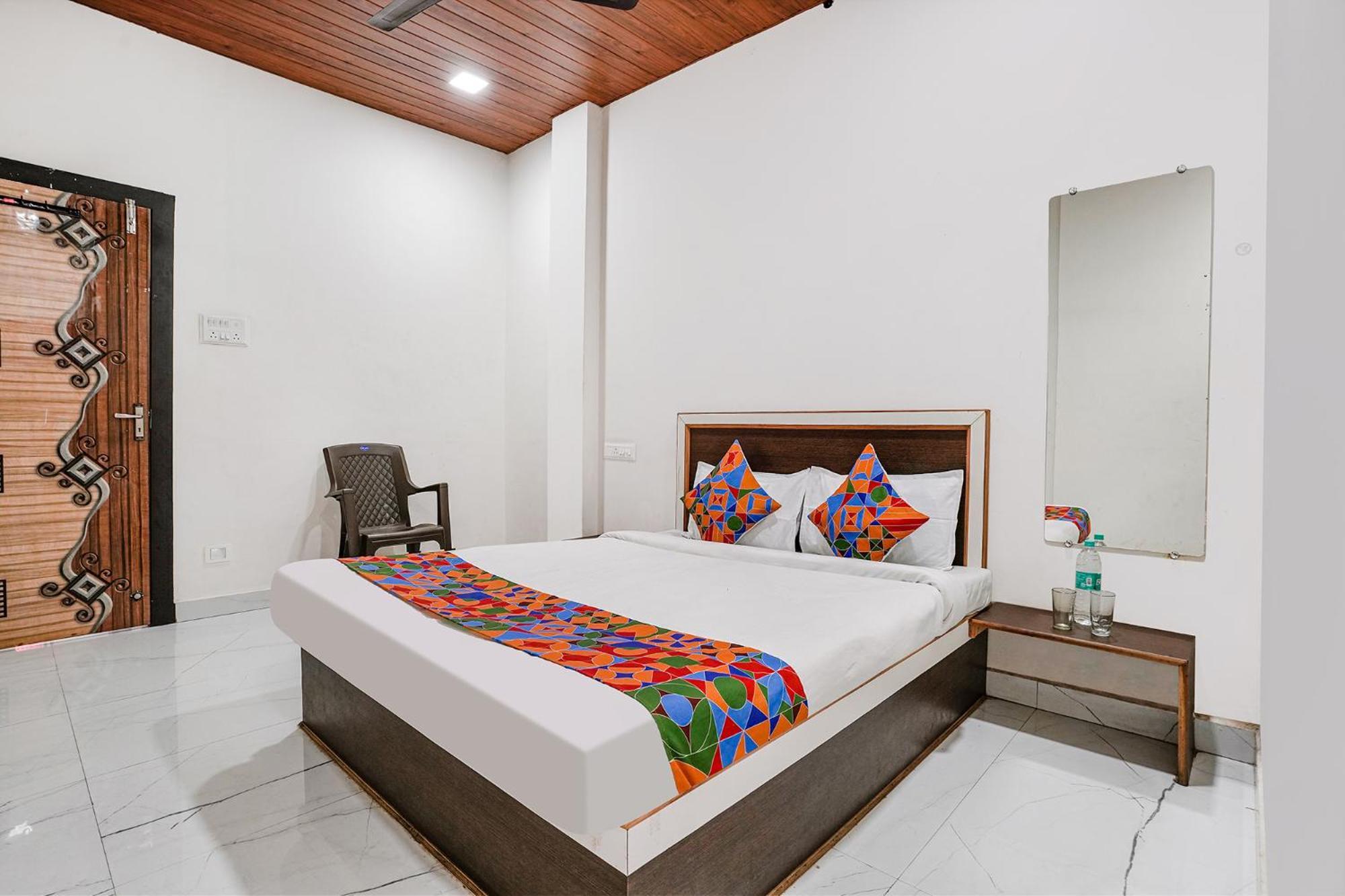 Fabexpress Sai Lodging I - Nr Nashik Railway Station Exteriör bild