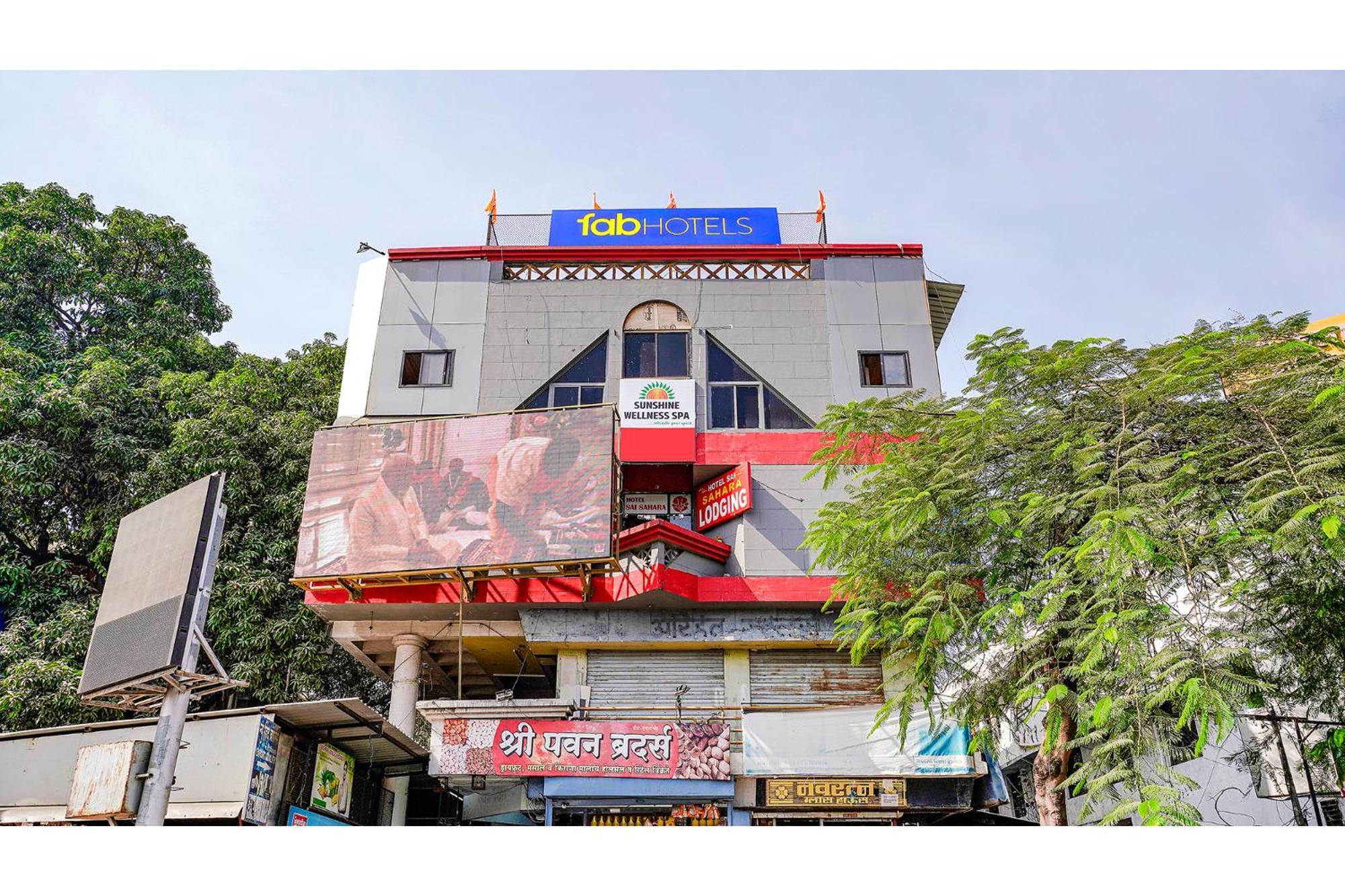 Fabexpress Sai Lodging I - Nr Nashik Railway Station Exteriör bild